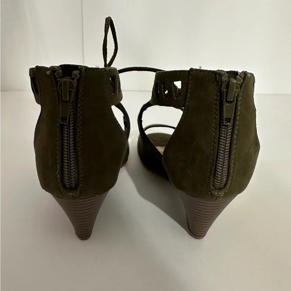 JustFab Deanna Olive Green Cutout Peep Toe Wedge Sandals Size 8.5